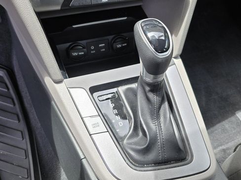 Used 2018 Hyundai Elantra SE FWD image 17