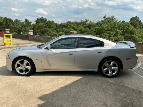 Used 2012 Dodge Charger R/T RWD image 3