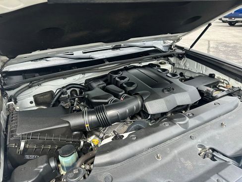 Used 2018 Toyota 4Runner SR5 Premium AWD/4WD image 40