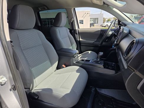 Used 2021 Toyota Tacoma SR AWD/4WD image 12