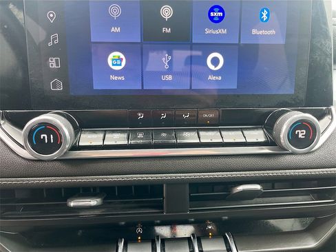 Used 2024 Chevrolet Colorado LT w/ LT Convenience Package image 15