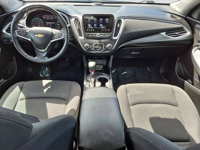 Used 2025 Chevrolet Malibu RS FWD image 16