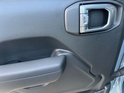 New 2026 Jeep Gladiator Sport AWD/4WD image 17