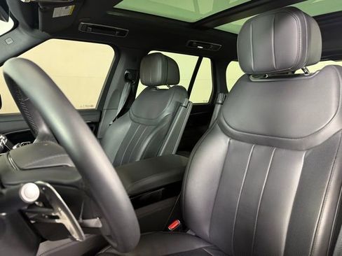 Certified 2025 Land Rover Range Rover SE image 4
