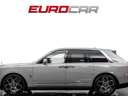 Used 2023 Rolls-Royce Cullinan AWD/4WD image 2
