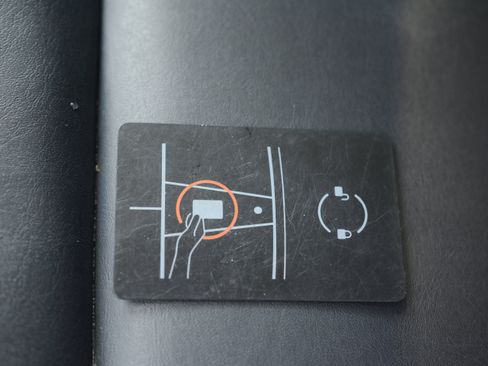 Used 2021 Tesla Model Y Long Range image 30