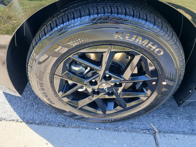 New 2027 Kia K5 LXS FWD image 4