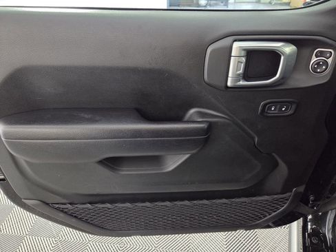 Certified 2024 Jeep Wrangler Unlimited Rubicon image 32