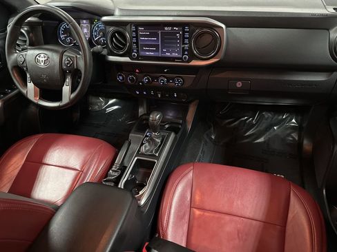 Used 2020 Toyota Tacoma TRD Off-Road w/ Technology Package AWD/4WD image 12