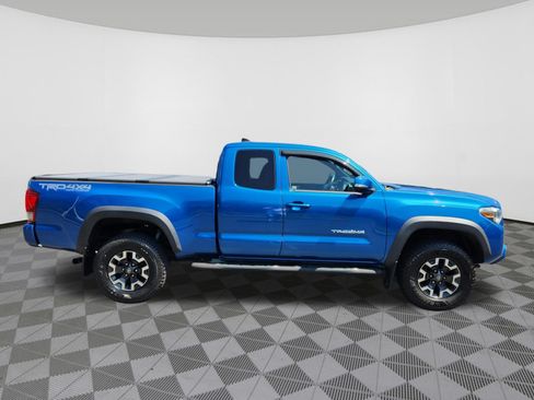 Used 2016 Toyota Tacoma TRD Off-Road w/ Premium & Technology Package AWD/4WD image 6