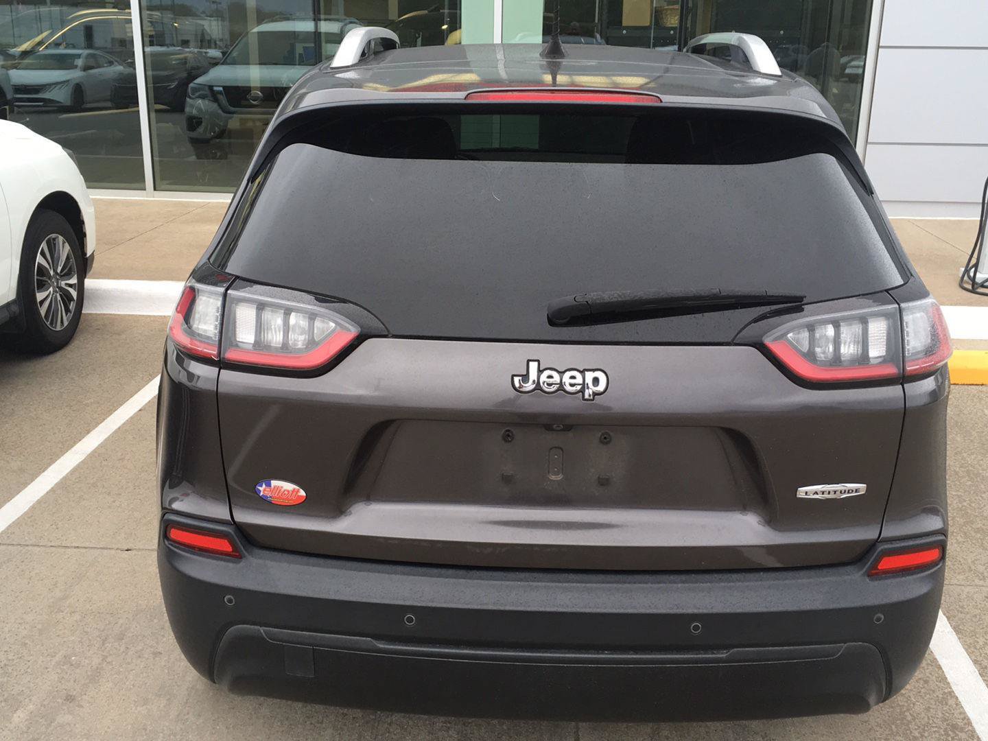 Used 2019 Jeep Cherokee Latitude Plus FWD image 18