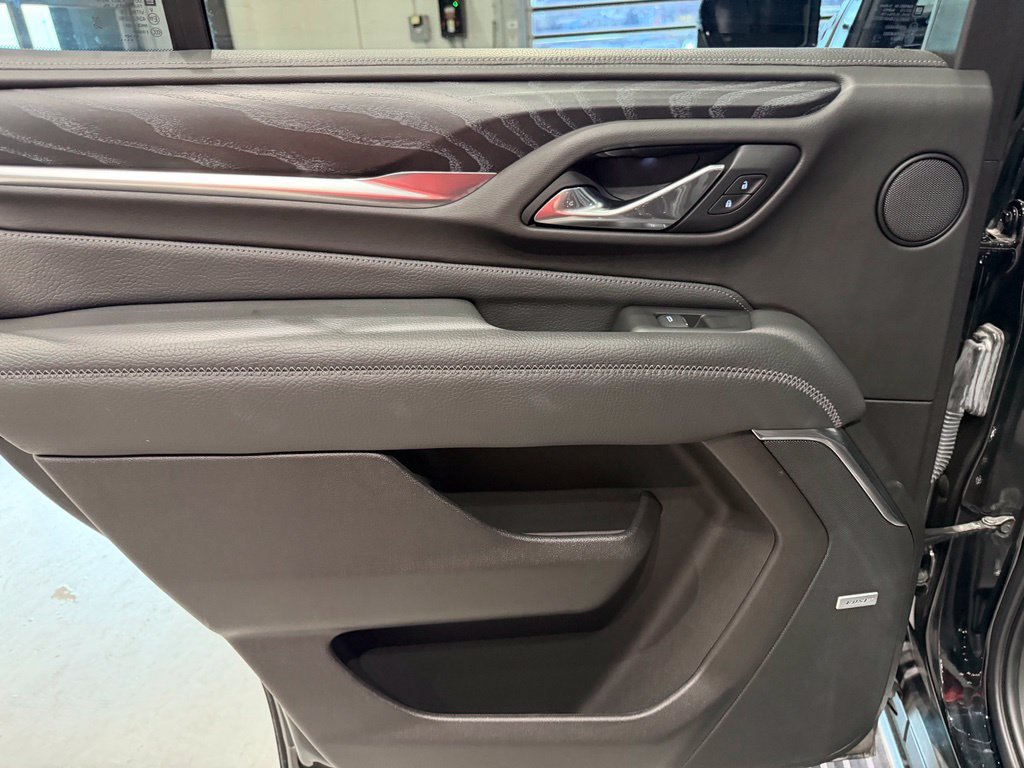 Used 2021 GMC Yukon Denali w/ Denali Premium Package AWD/4WD image 39