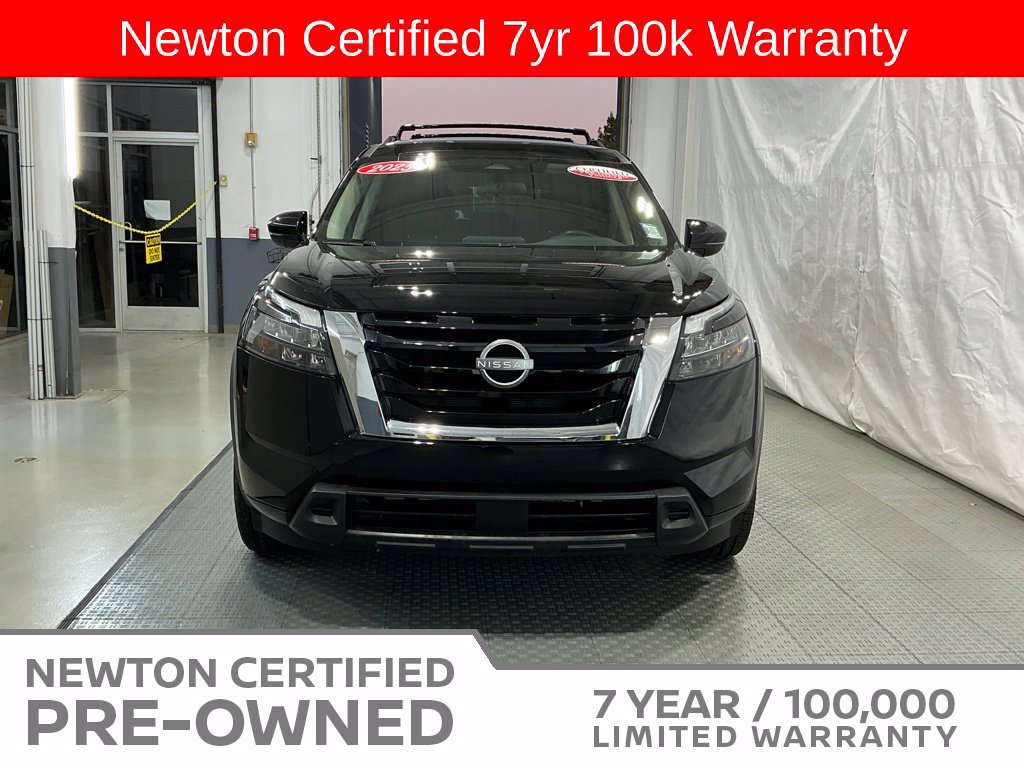 Used 2025 Nissan Pathfinder SV FWD image 23