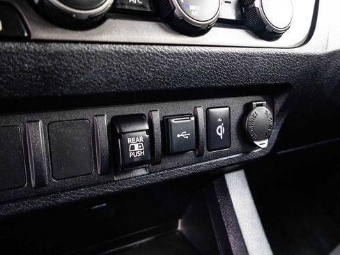 Certified 2020 Toyota Tacoma TRD Off-Road image 33