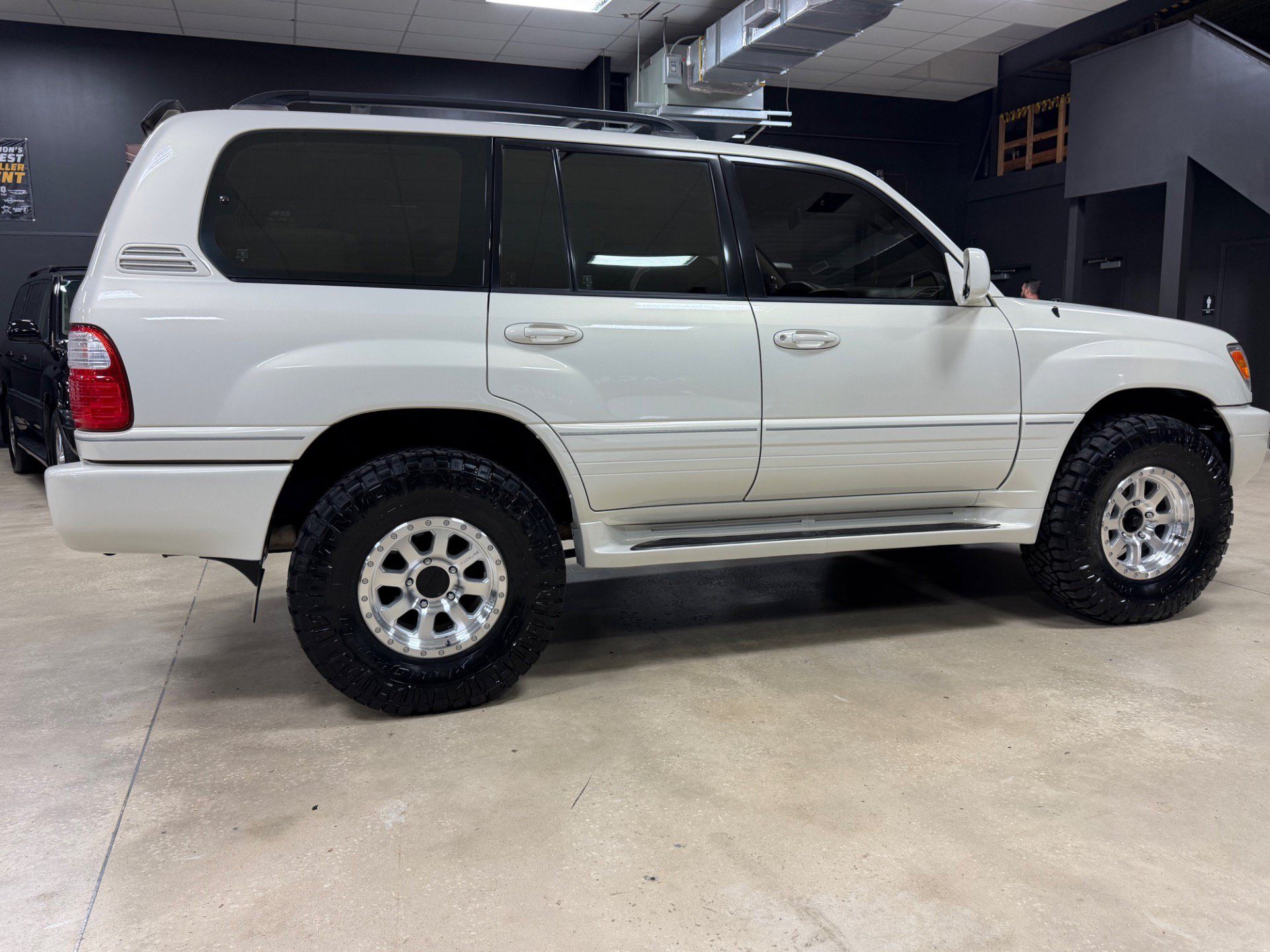 Used 2002 Lexus LX 470 4WD image 5
