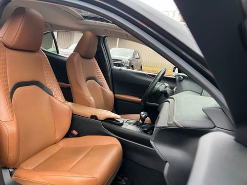 Used 2019 Lexus UX 200 image 33