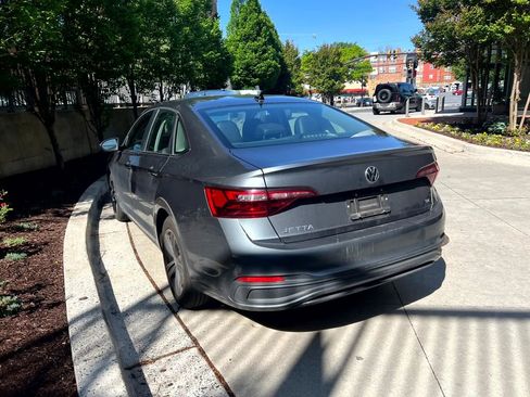Used 2023 Volkswagen Jetta SE w/ Panoramic Sunroof Package FWD image 6