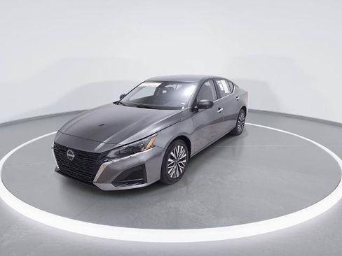 Certified 2024 Nissan Altima 2.5 SV FWD image 3