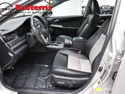 Used 2014 Toyota Camry SE FWD image 14