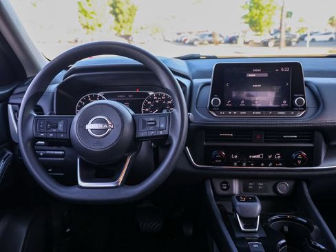 Used 2024 Nissan Rogue SV FWD image 22