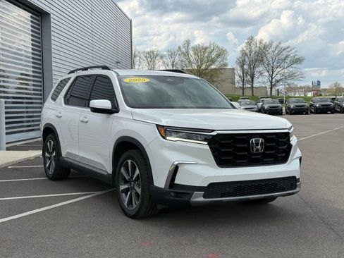 Used 2025 Honda Pilot Touring image 5