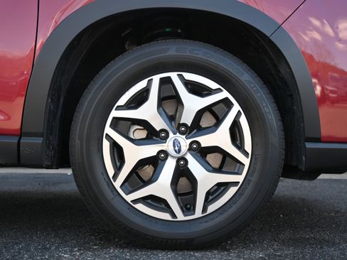 Used 2022 Subaru Forester Premium image 11