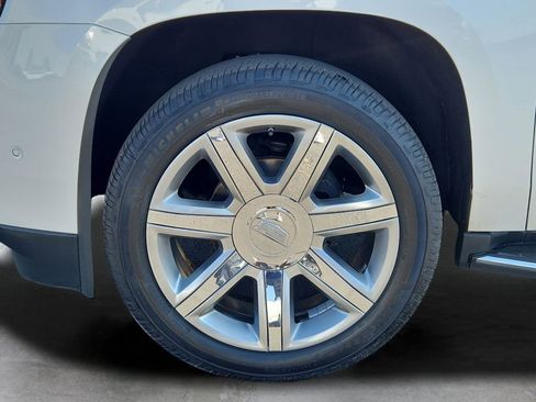 Used 2020 Cadillac Escalade Luxury AWD/4WD image 18