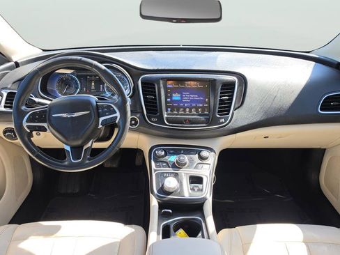 Used 2017 Chrysler 200 Limited Platinum FWD image 9