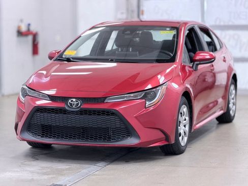 Used 2020 Toyota Corolla LE FWD image 3
