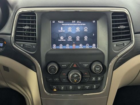 Used 2021 Jeep Grand Cherokee Laredo RWD image 21