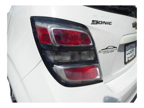 Used 2018 Chevrolet Sonic LT image 18