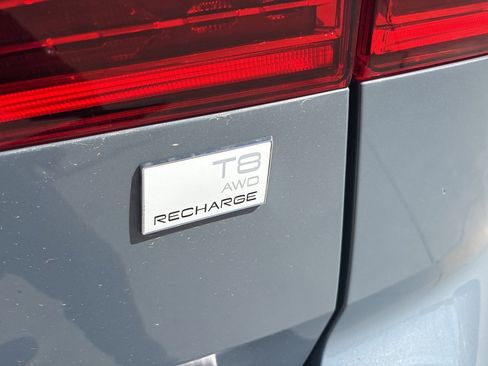 Used 2023 Volvo XC60 T8 Plus w/ Protection Package Premier image 9