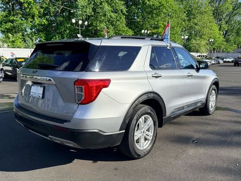 Used 2022 Ford Explorer XLT w/ Equipment Group 202A AWD/4WD image 6