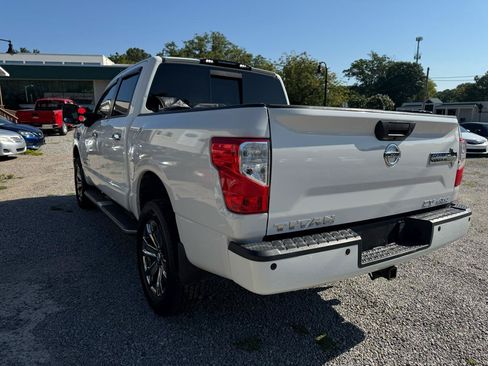 Used 2017 Nissan Titan SV AWD/4WD image 7