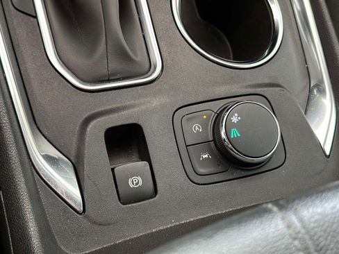Certified 2023 Chevrolet Traverse LT FWD image 29