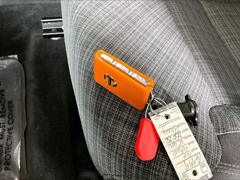 Used 2022 Volvo XC60 B5 Momentum image 10