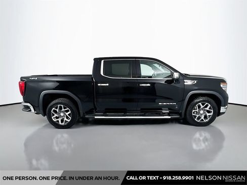 Used 2022 GMC Sierra 1500 SLT AWD/4WD image 4