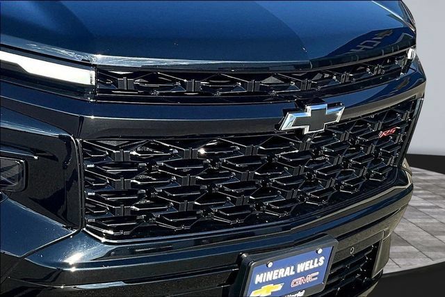 Used 2025 Chevrolet Traverse RS w/ LPO, Floor Liner Package FWD image 32