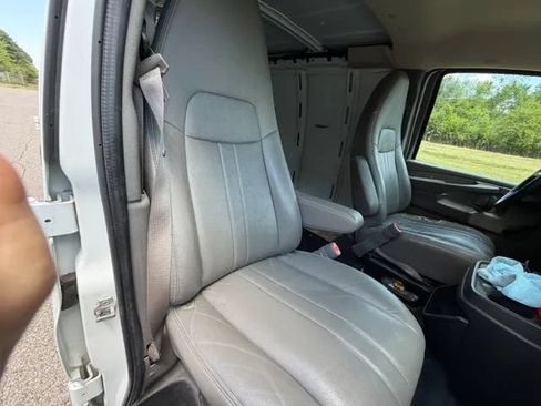 Used 2012 Chevrolet Express 2500 Extended RWD image 13