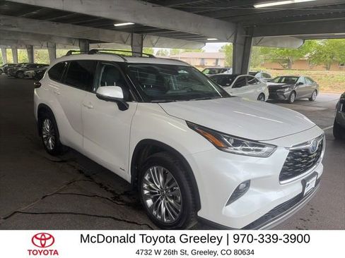 Certified 2024 Toyota Highlander Platinum AWD/4WD image 4