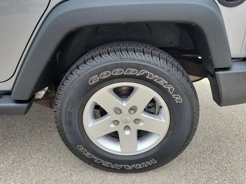 Used 2017 Jeep Wrangler Unlimited Sport w/ Quick Order Package 24S AWD/4WD image 11