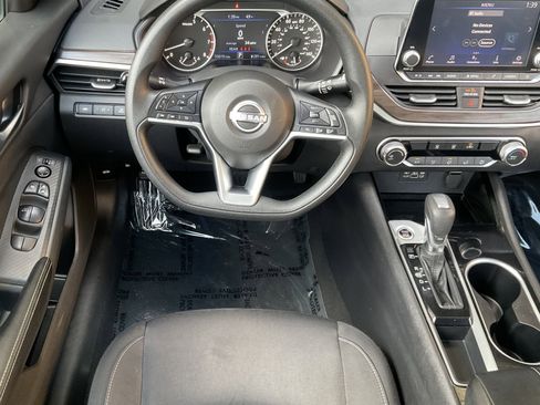 Used 2024 Nissan Altima 2.5 SV image 20