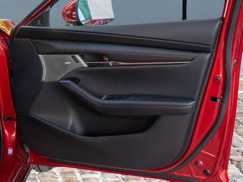 New 2025 MAZDA MAZDA3 2.5 S Hatchback w/ Premium Pkg image 17