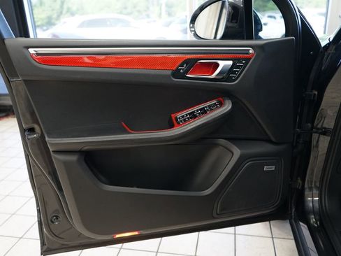 Used 2019 Porsche Macan AWD/4WD image 23