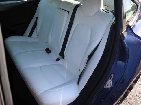 Used 2023 Tesla Model 3 Standard Range image 3