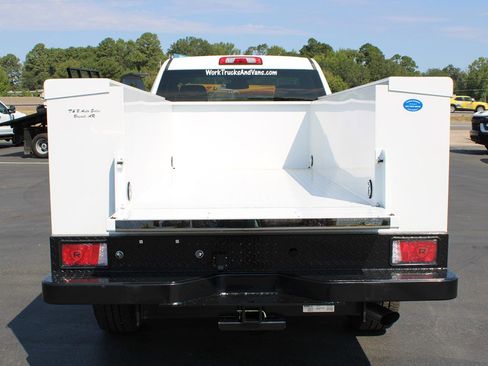 Used 2024 GMC Sierra 3500 Pro w/ Convenience Package image 16