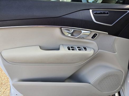 Used 2020 Volvo XC90 T5 Momentum image 14