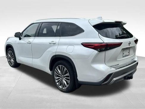 Used 2022 Toyota Highlander Platinum AWD/4WD image 3