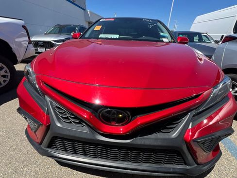 Used 2022 Toyota Camry SE FWD image 2