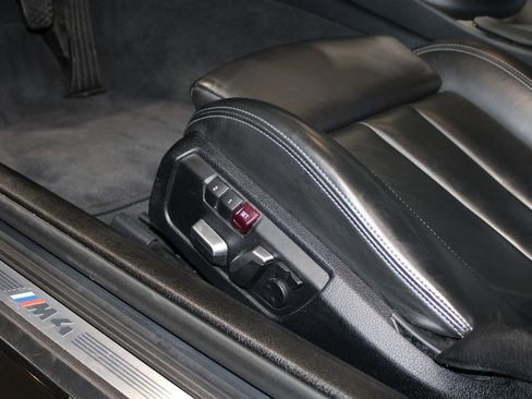 Used 2017 BMW M4 Convertible image 28